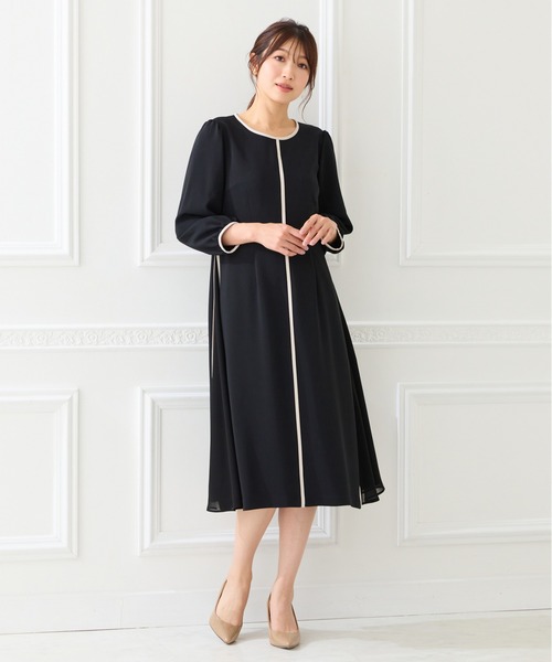 Rose Tiara(ローズティアラ)の「【接触冷感/シワになりにくい】サイド切替えワンピース(ワンピース・レディース・ベージュ/ブラック・46/42/38)」の5枚目の写真