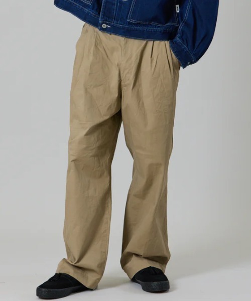 UNFRM OUTDOOR STANDARD(ユニフォームアウトドアスタンダード)の「【UNFRM OUTDOOR STANDARD:ユニフォームアウトドアスタンダード】CLASSIC TWO-TUCK WIDE CHINO TROUSERS/ツータックユニセックスチノパンツ(チノパンツ・レディース・ホワイト/ベージュ・X-SMALL)」の1枚目の写真