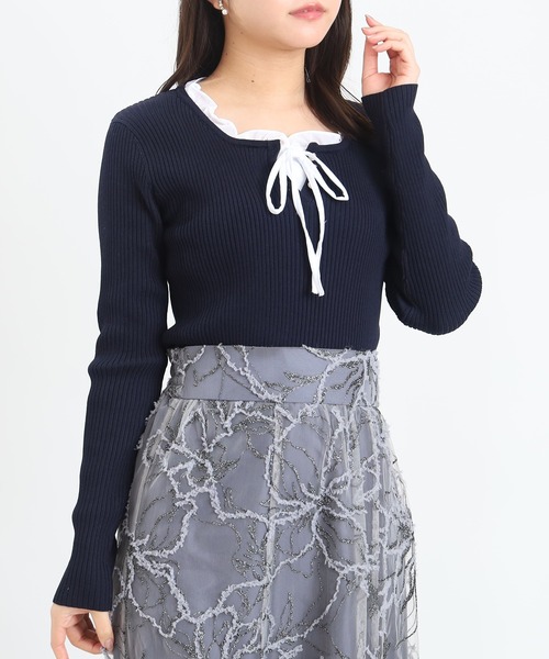 ASTORIA ODIER（アストリアオディール）の「イミテーションフリルリブニット　(300日着られるニット/イージーケア/ウォッシャブル)（ニット/セーター・レディース・ピンクベージュ/ライトグレー/ネイビー・MEDIUM）」の2枚目の写真