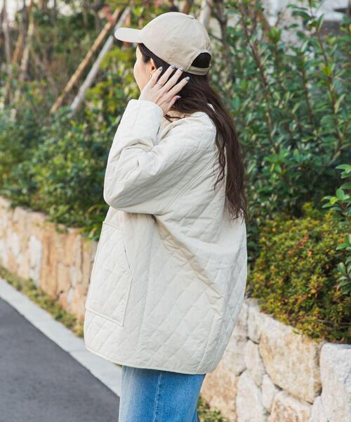 URBAN RESEARCH DOORS(アーバンリサーチドアーズ)の「カポックキルトミドルジャケット(ダウンジャケット/コート・レディース・グレー系その他/アイボリー/ブラック・FREE)」の5枚目の写真