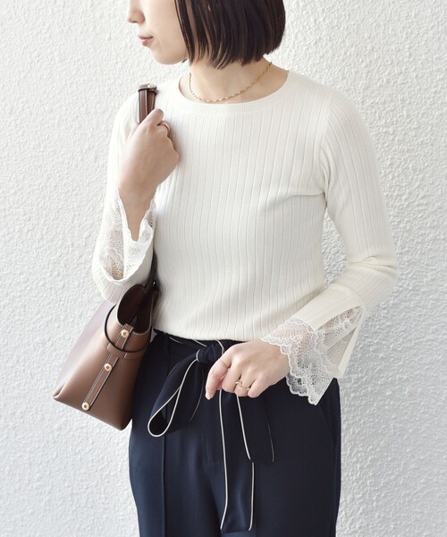 SHIPS Colors(シップス カラーズ)の「SHIPS Colors:〈手洗い可能〉レース カット オフ ワイド リブ ニット(ニット/セーター・レディース・オフホワイト/グレー/ネイビー・ONE SIZE)」の2枚目の写真