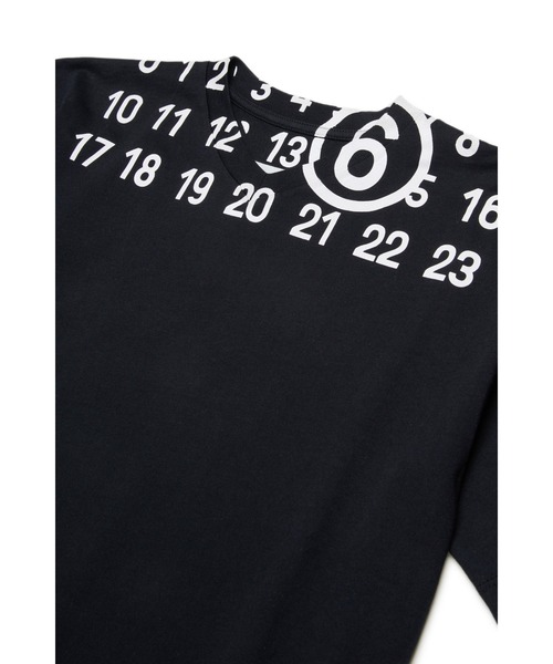 MM6 Maison Margiela（ｴﾑｴﾑｼｯｸｽ ﾒｿﾞﾝ ﾏﾙｼﾞｪﾗ）の「キッズ Tシャツ MM6 KID（Tシャツ/カットソー・キッズ・ブラック/ブルー/ホワイト・12Y/10Y/8Y/16Y/14Y/6Y）」の5枚目の写真
