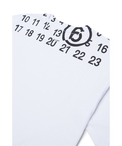 MM6 Maison Margiela（ｴﾑｴﾑｼｯｸｽ ﾒｿﾞﾝ ﾏﾙｼﾞｪﾗ）の「キッズ Tシャツ MM6 KID（Tシャツ/カットソー・キッズ・ブラック/ブルー/ホワイト・12Y/10Y/8Y/16Y/14Y/6Y）」の13枚目の写真