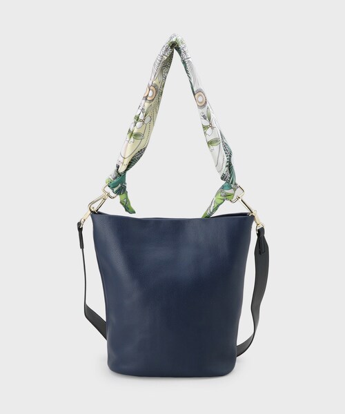 INDIVI（インディヴィ）の「【ハンドル2WAY／A4収納】スカーフハンドル バケツバッグ（ハンドバッグ・レディース・ネイビー/アイボリー・00）」の7枚目の写真