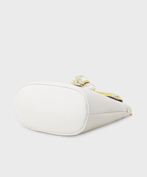 INDIVI（インディヴィ）の「【ハンドル2WAY／A4収納】スカーフハンドル バケツバッグ（ハンドバッグ・レディース・ネイビー/アイボリー・00）」の11枚目の写真