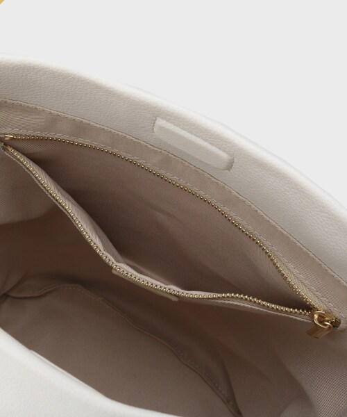 INDIVI（インディヴィ）の「【ハンドル2WAY／A4収納】スカーフハンドル バケツバッグ（ハンドバッグ・レディース・ネイビー/アイボリー・00）」の15枚目の写真