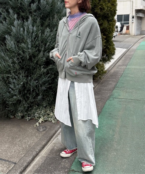 DOUBLE NAME（ダブルネーム）の「【m:rex】ミニ恐竜刺しゅうフードZIPパーカー（パーカー・レディース・グレー/カーキ・FREE）」の6枚目の写真