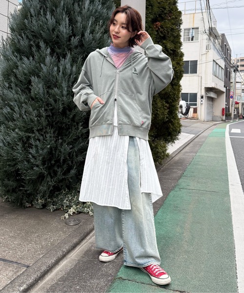 DOUBLE NAME（ダブルネーム）の「【m:rex】ミニ恐竜刺しゅうフードZIPパーカー（パーカー・レディース・グレー/カーキ・FREE）」の7枚目の写真