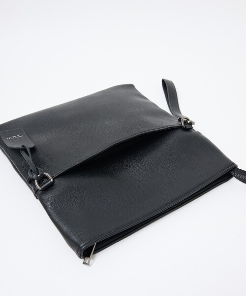 ABAHOUSE les essentiels(アバハウスレエッセンシャル アバハウス エッセンシャル)の「【ABAHOUSE les essentiels】定番2wayショルダー / スプリットレザー/シュリンク/ショルダーバッグ/クラッチバッグ(ショルダーバッグ・メンズ・ネイビー/ブラック/グレー・フリー)」の9枚目の写真