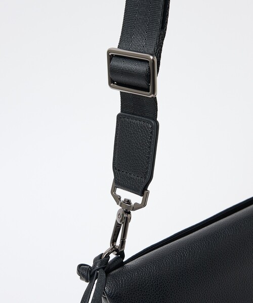 ABAHOUSE les essentiels(アバハウスレエッセンシャル アバハウス エッセンシャル)の「【ABAHOUSE les essentiels】定番2wayショルダー / スプリットレザー/シュリンク/ショルダーバッグ/クラッチバッグ(ショルダーバッグ・メンズ・ネイビー/ブラック/グレー・フリー)」の11枚目の写真