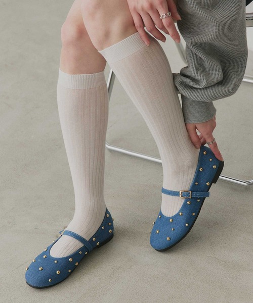 ad thie(アドティエ)の「スタッズ デザイン メリージェーン パンプス(パンプス・レディース・ブルー/ブラウン・LARGE/MEDIUM)」の3枚目の写真