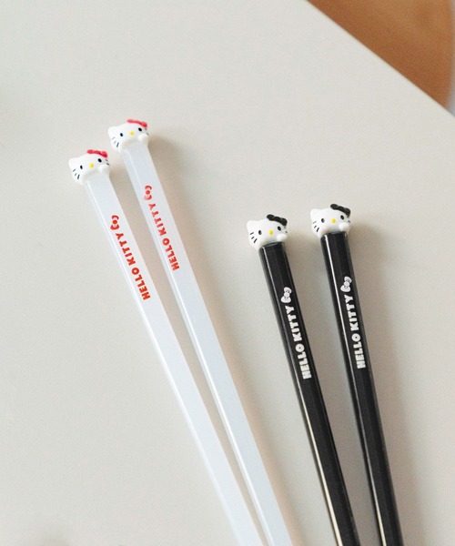 Me%（ミィパーセント）の「【HELLO KITTY】おはし　641554（食器・レディース・レッド/ブラック・FREE）」の4枚目の写真