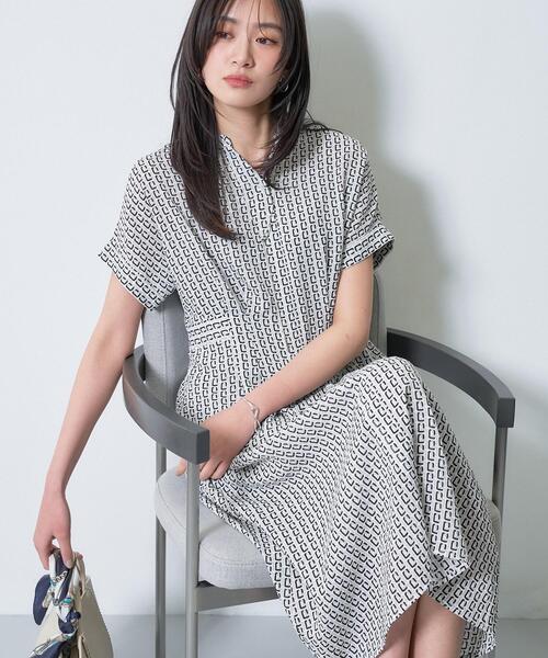INDIVI（インディヴィ）の「【洗える】無地＆チェーン柄 シャーリングサッカーワンピース（ワンピース・レディース・ライトグレー系/ブルー系その他/ネイビー・36/38/40/13/19/15 /05）」の2枚目の写真