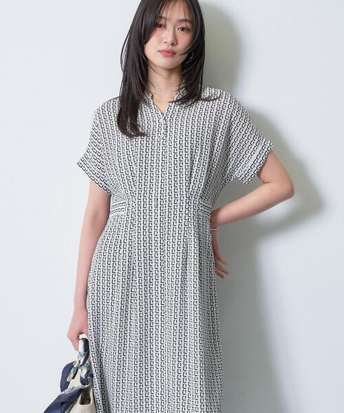 INDIVI（インディヴィ）の「【洗える】無地＆チェーン柄 シャーリングサッカーワンピース（ワンピース・レディース・ライトグレー系/ブルー系その他/ネイビー・36/38/40/13/19/15 /05）」の12枚目の写真
