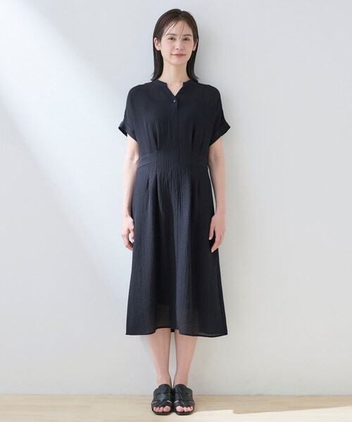 INDIVI（インディヴィ）の「【洗える】無地＆チェーン柄 シャーリングサッカーワンピース（ワンピース・レディース・ライトグレー系/ブルー系その他/ネイビー・36/38/40/13/19/15 /05）」の16枚目の写真