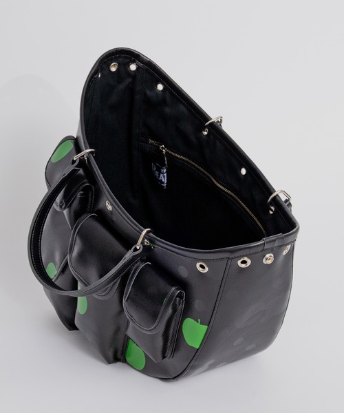 THE BEATLES COMME des GARCONS（ザ ビートルズ コムデギャルソン）の「THE BEATLES「POCKET BOAT BAG」MEDIUM（トートバッグ・メンズ・ブラック・ONE SIZE）」の4枚目の写真