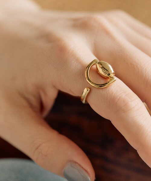 ear PAPILLONNER(イアパピヨネ)の「ホースビットリング(リング・レディース・シルバー/ゴールド・13)」の2枚目の写真