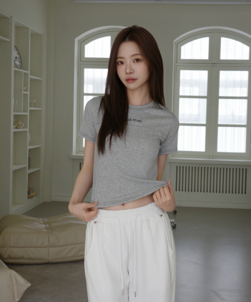 muahmuah（ムーアムーア）の「クロップポイントピンタック半袖Tシャツ [3色]（Tシャツ/カットソー・レディース・グレー/アイボリー/ブラック・FREE）」の19枚目の写真