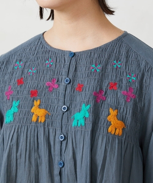Jocomomola(ホコモモラ)の「Baile animal アニマル刺繍ブラウス(シャツ/ブラウス・レディース・グレー/レッド・40)」の16枚目の写真