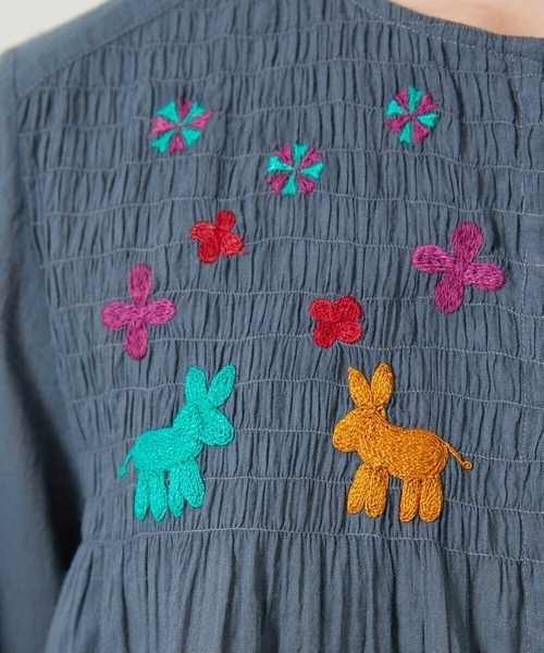 Jocomomola(ホコモモラ)の「Baile animal アニマル刺繍ブラウス(シャツ/ブラウス・レディース・グレー/レッド・40)」の17枚目の写真