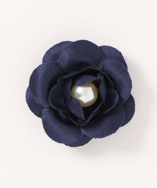 TONE SELECT GOODS（トーンセレクトグッズ）の「urbanfemine./フラワーパールコサージュ フォーマル セレモニー 卒業式 入学式 パーティーアクセサリー U7612（ピアス（両耳用）・レディース・ネイビー/ブルー/アイボリー/グレイッシュベージュ・FREE）」の3枚目の写真