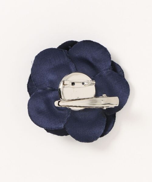 TONE SELECT GOODS（トーンセレクトグッズ）の「urbanfemine./フラワーパールコサージュ フォーマル セレモニー 卒業式 入学式 パーティーアクセサリー U7612（ピアス（両耳用）・レディース・ネイビー/ブルー/アイボリー/グレイッシュベージュ・FREE）」の5枚目の写真