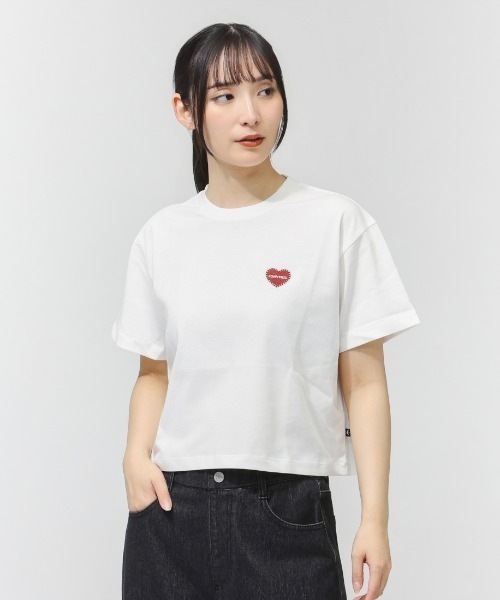 CONVERSE（コンバース）の「【別注】コンバース  AP EM HEART EB TEE L 半袖Tシャツ 限定コラボ（Tシャツ/カットソー・レディース・スモークピンク/ブルーグレー/ダークブラウン/ホワイト・S/M/L）」の2枚目の写真