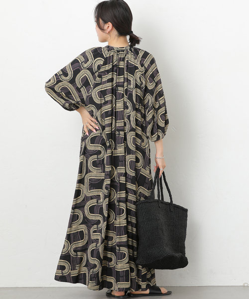 JOURNAL STANDARD relume（ジャーナルスタンダード　レリューム）の「［26SS新作］モダンアフリカンプリントワンピース（ワンピース・レディース・ブラック/ブラウン・FREE）」の6枚目の写真