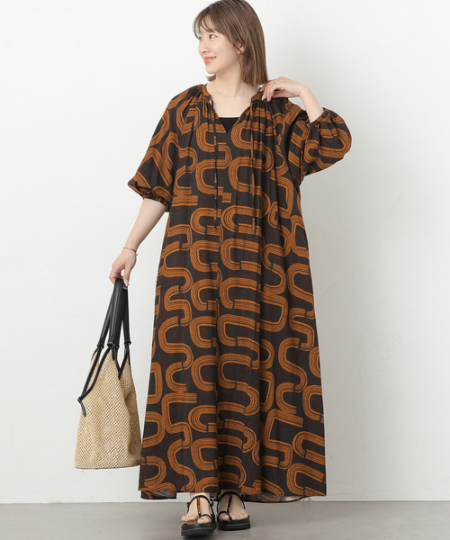 JOURNAL STANDARD relume（ジャーナルスタンダード　レリューム）の「［26SS新作］モダンアフリカンプリントワンピース（ワンピース・レディース・ブラック/ブラウン・FREE）」の7枚目の写真