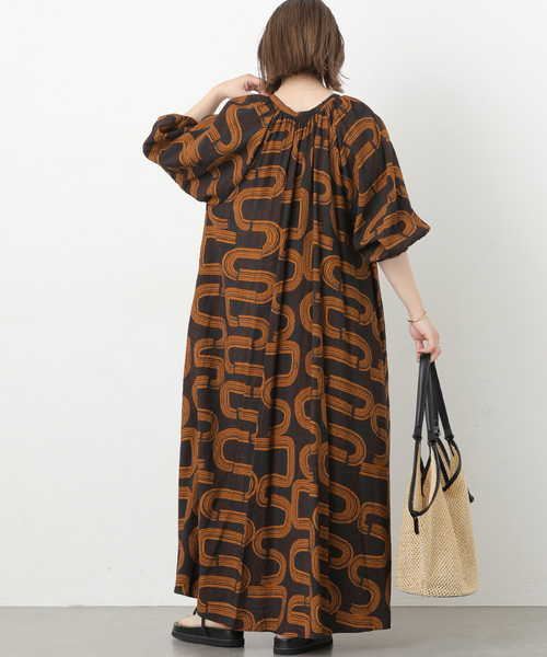 JOURNAL STANDARD relume（ジャーナルスタンダード　レリューム）の「［26SS新作］モダンアフリカンプリントワンピース（ワンピース・レディース・ブラック/ブラウン・FREE）」の10枚目の写真