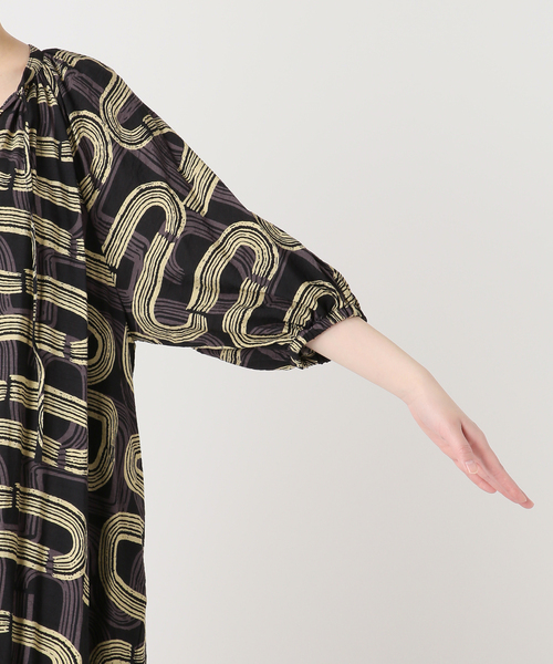 JOURNAL STANDARD relume（ジャーナルスタンダード　レリューム）の「［26SS新作］モダンアフリカンプリントワンピース（ワンピース・レディース・ブラック/ブラウン・FREE）」の16枚目の写真