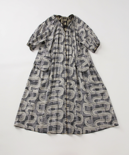 JOURNAL STANDARD relume（ジャーナルスタンダード　レリューム）の「［26SS新作］モダンアフリカンプリントワンピース（ワンピース・レディース・ブラック/ブラウン・FREE）」の19枚目の写真