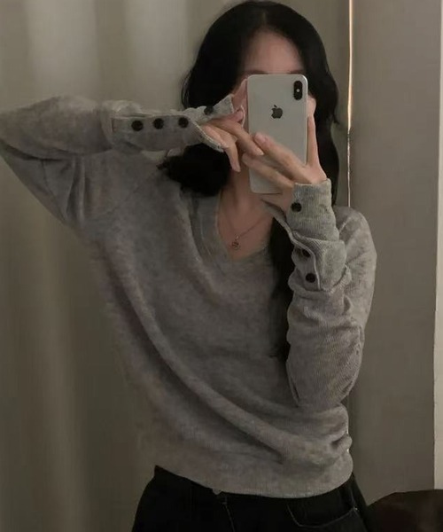 LAFFMO(ラフモ)の「袖ボタンVネックリブニットプルオーバー(Tシャツ/カットソー・レディース・グレー/ネイビー・F)」の22枚目の写真