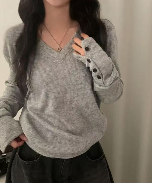 LAFFMO(ラフモ)の「袖ボタンVネックリブニットプルオーバー(Tシャツ/カットソー・レディース・グレー/ネイビー・F)」の11枚目の写真
