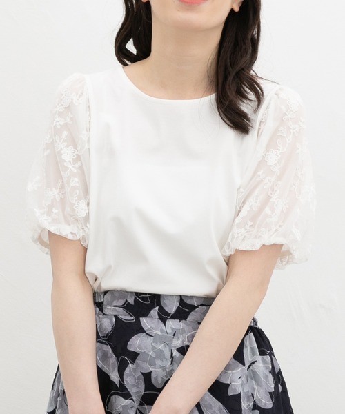 Honeys(ハニーズ)の「【ハニさら・接触冷感・UVカット・遮熱】袖刺繍トップス(Tシャツ/カットソー・レディース・ホワイト/サックスブルー/ブラック/クリーム・3L/L/LL/M/S)」の2枚目の写真