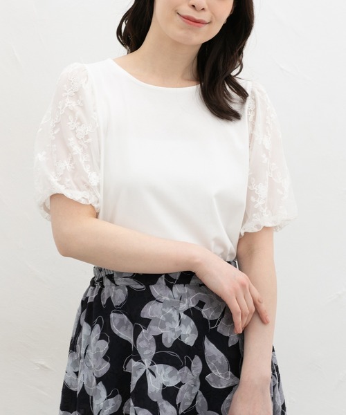 Honeys(ハニーズ)の「【ハニさら・接触冷感・UVカット・遮熱】袖刺繍トップス(Tシャツ/カットソー・レディース・ホワイト/サックスブルー/ブラック/クリーム・3L/L/LL/M/S)」の7枚目の写真