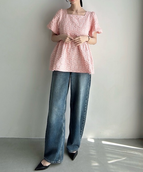 Meiru(メイル)の「スクエアネックフラワージャガードペプラムトップス(シャツ/ブラウス・レディース・ブラック/ピンク/アイボリー・MEDIUM/SMALL/LARGE)」の15枚目の写真