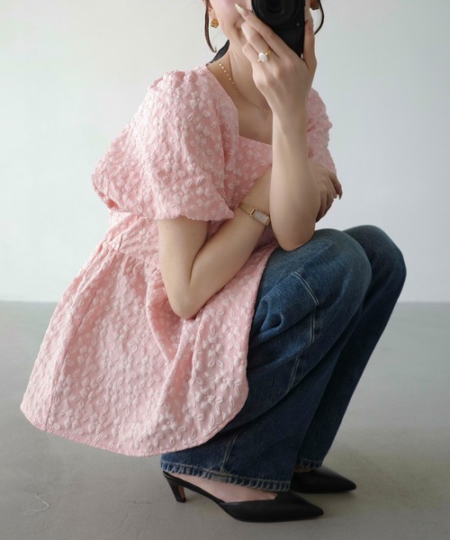 Meiru(メイル)の「スクエアネックフラワージャガードペプラムトップス(シャツ/ブラウス・レディース・ブラック/ピンク/アイボリー・MEDIUM/SMALL/LARGE)」の16枚目の写真