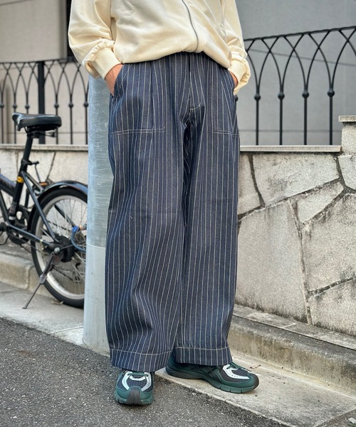 MandO（エムオー）（エムオー）の「ストライプ&無地ベイカータックデニムワイドストレートパンツ（デニムパンツ・メンズ・ブラック/ブルー系その他/インディゴブルー/ブラック系その他・SMALL/LARGE/MEDIUM）」の4枚目の写真