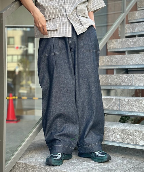 MandO（エムオー）（エムオー）の「ストライプ&無地ベイカータックデニムワイドストレートパンツ（デニムパンツ・メンズ・ブラック/ブルー系その他/インディゴブルー/ブラック系その他・SMALL/LARGE/MEDIUM）」の14枚目の写真