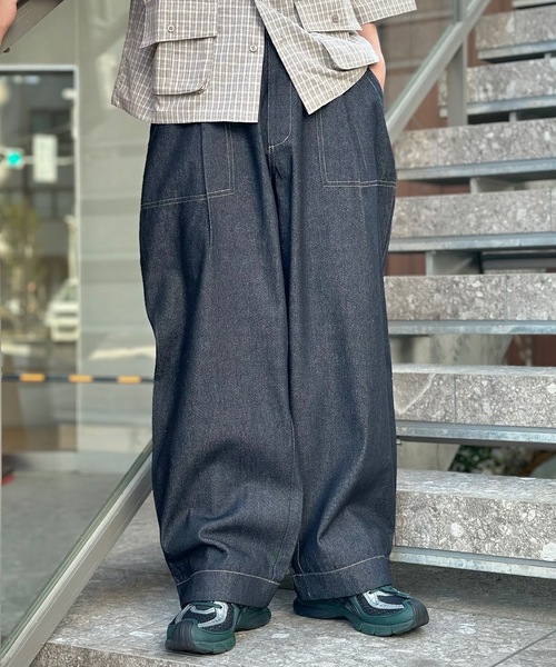 MandO（エムオー）（エムオー）の「ストライプ&無地ベイカータックデニムワイドストレートパンツ（デニムパンツ・メンズ・ブラック/ブルー系その他/インディゴブルー/ブラック系その他・SMALL/LARGE/MEDIUM）」の15枚目の写真