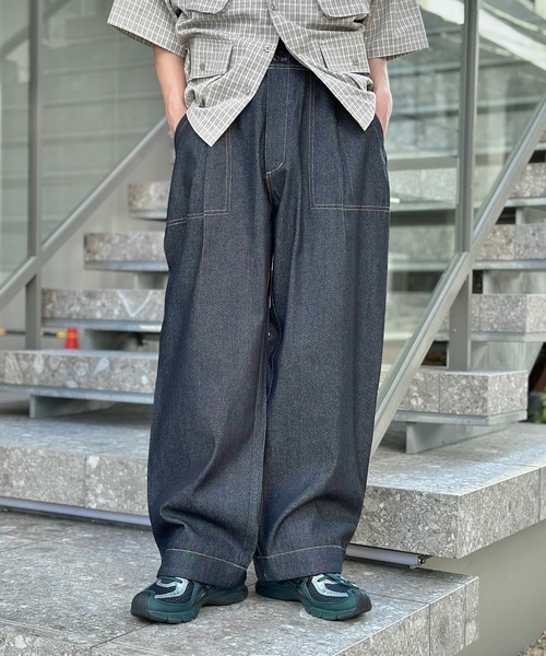 MandO（エムオー）（エムオー）の「ストライプ&無地ベイカータックデニムワイドストレートパンツ（デニムパンツ・メンズ・ブラック/ブルー系その他/インディゴブルー/ブラック系その他・SMALL/LARGE/MEDIUM）」の13枚目の写真