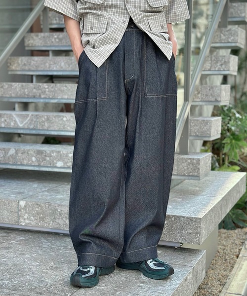 MandO（エムオー）（エムオー）の「ストライプ&無地ベイカータックデニムワイドストレートパンツ（デニムパンツ・メンズ・ブラック/ブルー系その他/インディゴブルー/ブラック系その他・SMALL/LARGE/MEDIUM）」の16枚目の写真