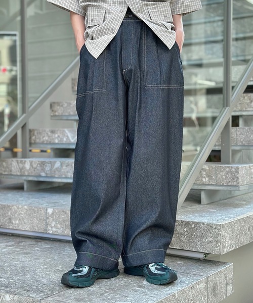 MandO（エムオー）（エムオー）の「ストライプ&無地ベイカータックデニムワイドストレートパンツ（デニムパンツ・メンズ・ブラック/ブルー系その他/インディゴブルー/ブラック系その他・SMALL/LARGE/MEDIUM）」の18枚目の写真