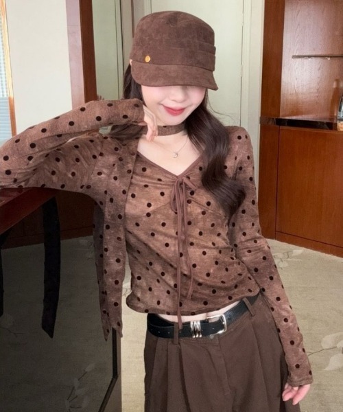 Ritzy（リッツィー）の「前身リボン Vネック トッド柄チョーカー付きロングスリーブトップス（Tシャツ/カットソー・レディース・ブラウン・L/M）」の6枚目の写真