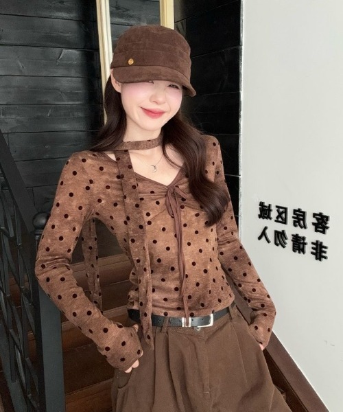 Ritzy（リッツィー）の「前身リボン Vネック トッド柄チョーカー付きロングスリーブトップス（Tシャツ/カットソー・レディース・ブラウン・L/M）」の8枚目の写真