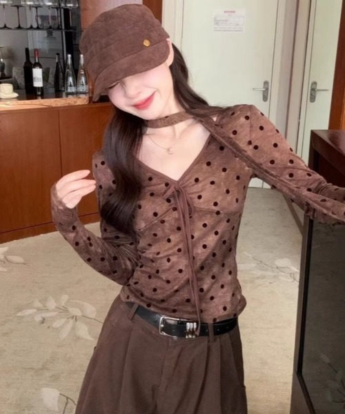 Ritzy（リッツィー）の「前身リボン Vネック トッド柄チョーカー付きロングスリーブトップス（Tシャツ/カットソー・レディース・ブラウン・L/M）」の3枚目の写真
