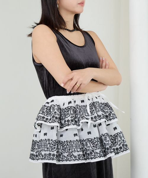 IENA LA BOUCLE(イエナラブークル)の「IENA LA BOUCLE エンブロイダリーコットンオーガンジーミニスカート(スカート・レディース・ホワイト・FREE)」の4枚目の写真