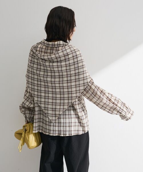 Green Parks(グリーンパークス)の「スカーフ付チェックシャツ(シャツ/ブラウス・レディース・ホワイト/チャコールグレー/サックスブルー・FREE)」の17枚目の写真