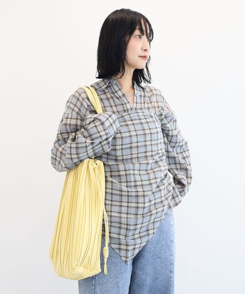 Green Parks(グリーンパークス)の「スカーフ付チェックシャツ(シャツ/ブラウス・レディース・ホワイト/チャコールグレー/サックスブルー・FREE)」の18枚目の写真